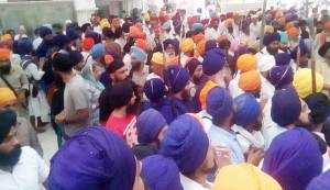 sikh in golden temple